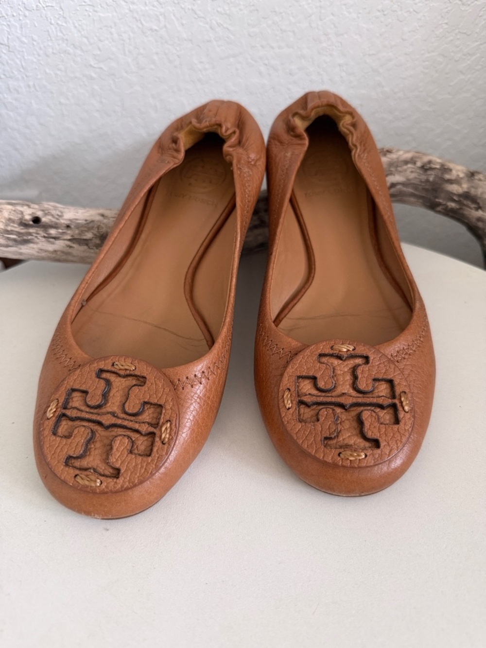 Tory Burch Cognac Leather Logo Round-Toe Ballet Flats size 34